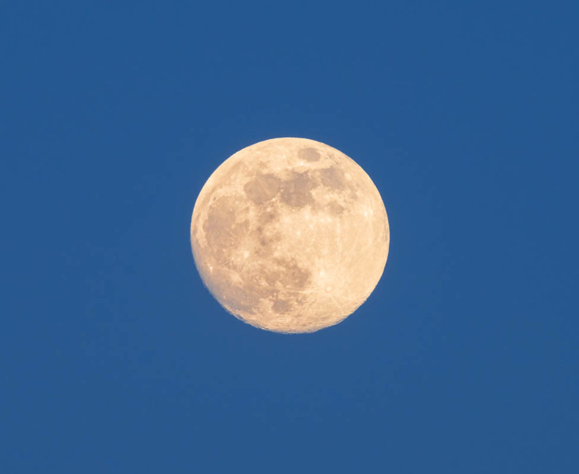 How to Photograph the Blue Supermoon on August 30th 2023